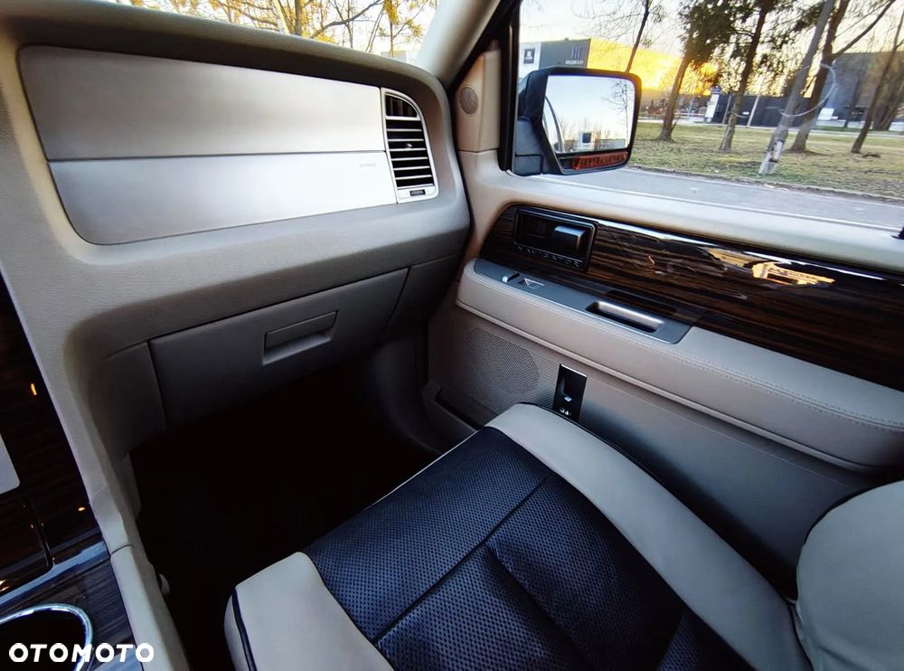 Lincoln Navigator 5.4 4x4 - 35