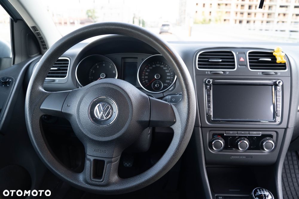 Volkswagen Golf - 10