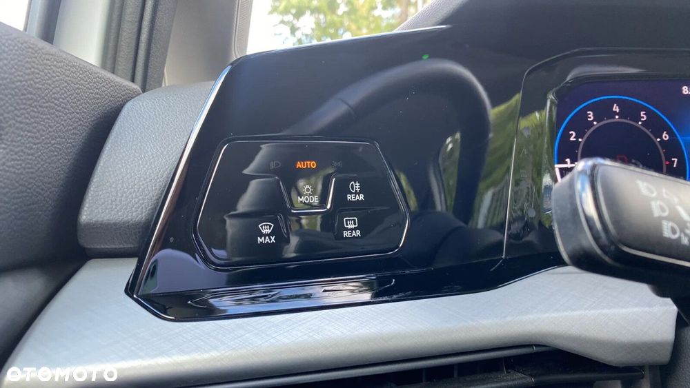 Volkswagen Golf - 22