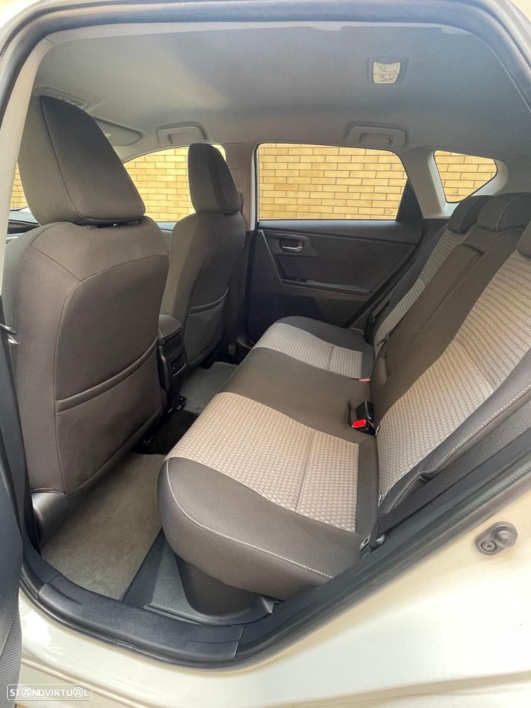 Toyota Auris 1.8 HSD Comfort +P.Techno+P.Sport - 4