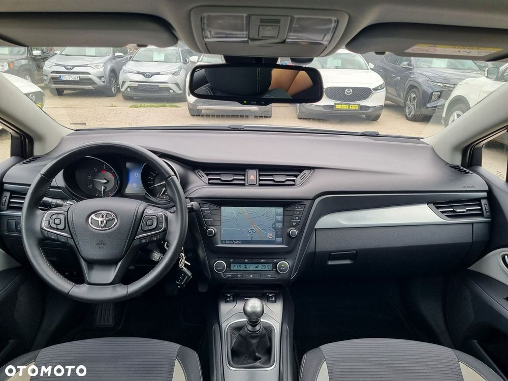 Toyota Avensis 2.0 D-4D Premium - 14