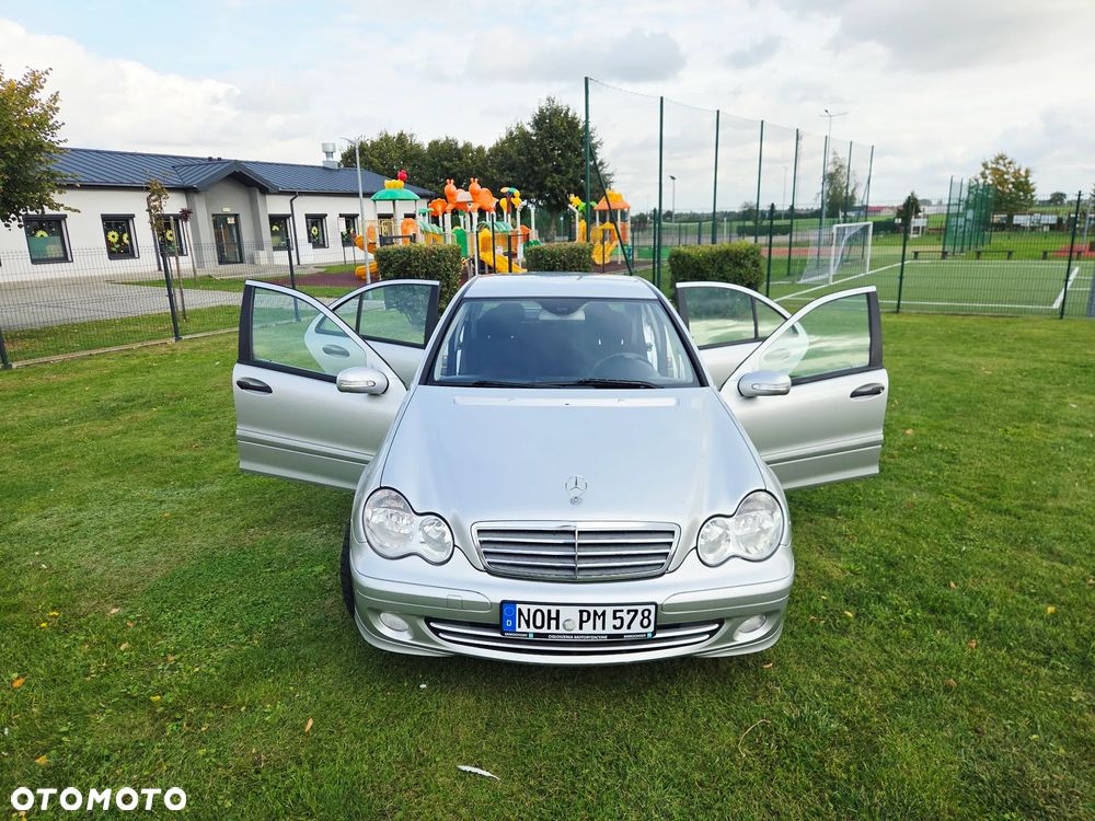 Mercedes-Benz C-Class 2005 photo 2