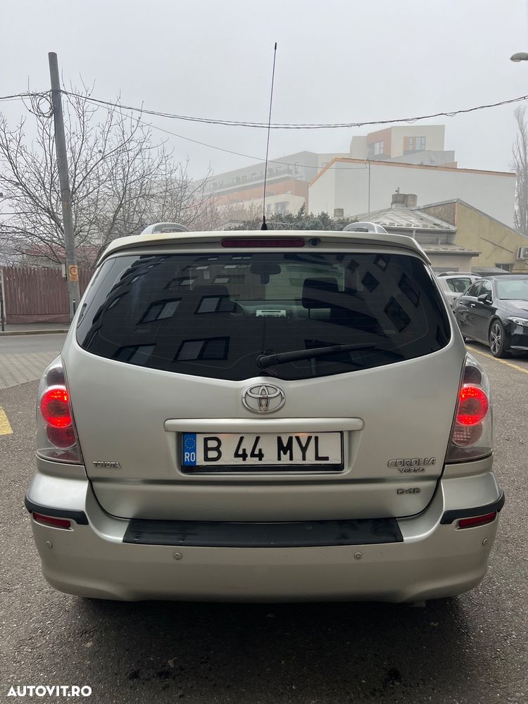 Toyota Corolla Verso 2.2 D-4D Sol - 4