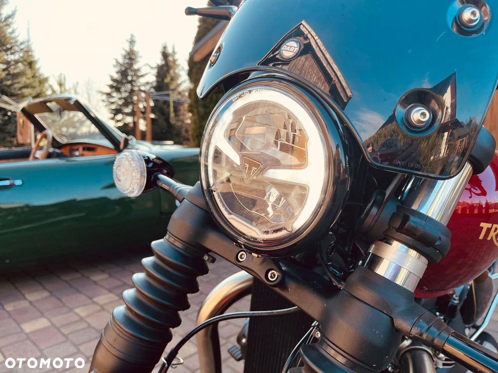 Triumph Bonneville Bobber - 10