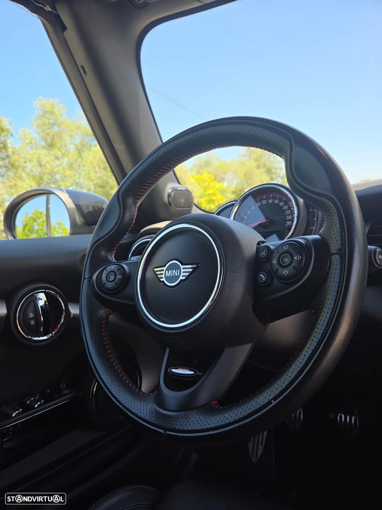 MINI Cabrio John Cooper Works - 26