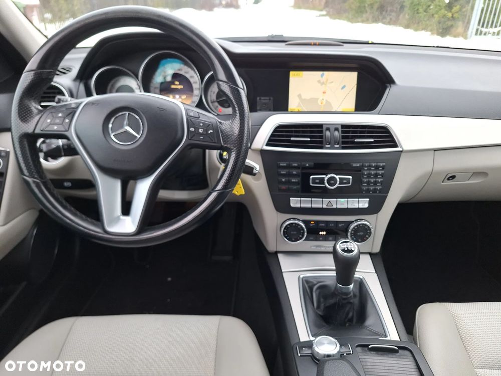 Mercedes-Benz Klasa C 180 BlueEFFICIENCY Avantgarde - 25
