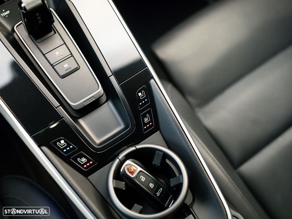 Porsche 911 (992) Turbo S - 37