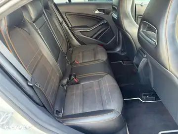 Mercedes-Benz CLA 180 - 40