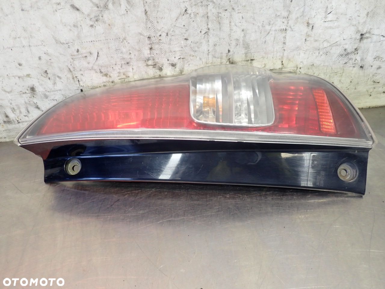 LAMPA PRAWA TYLNA DAIHATSU SIRION II - 1
