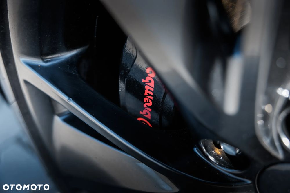 Genesis G70 2.0T Plus AWD 8AT Sport - 19