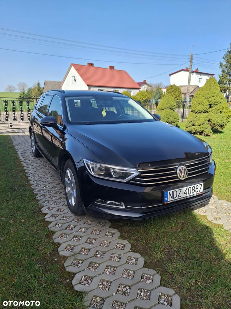 Volkswagen Passat - 1