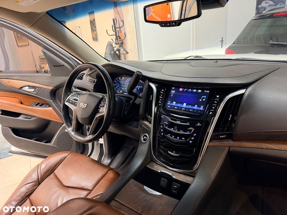 Cadillac Escalade - 40