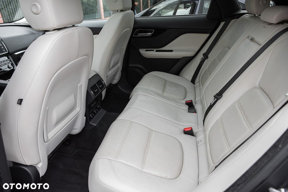 Jaguar F-Pace 2.0 i4D AWD Prestige - 29