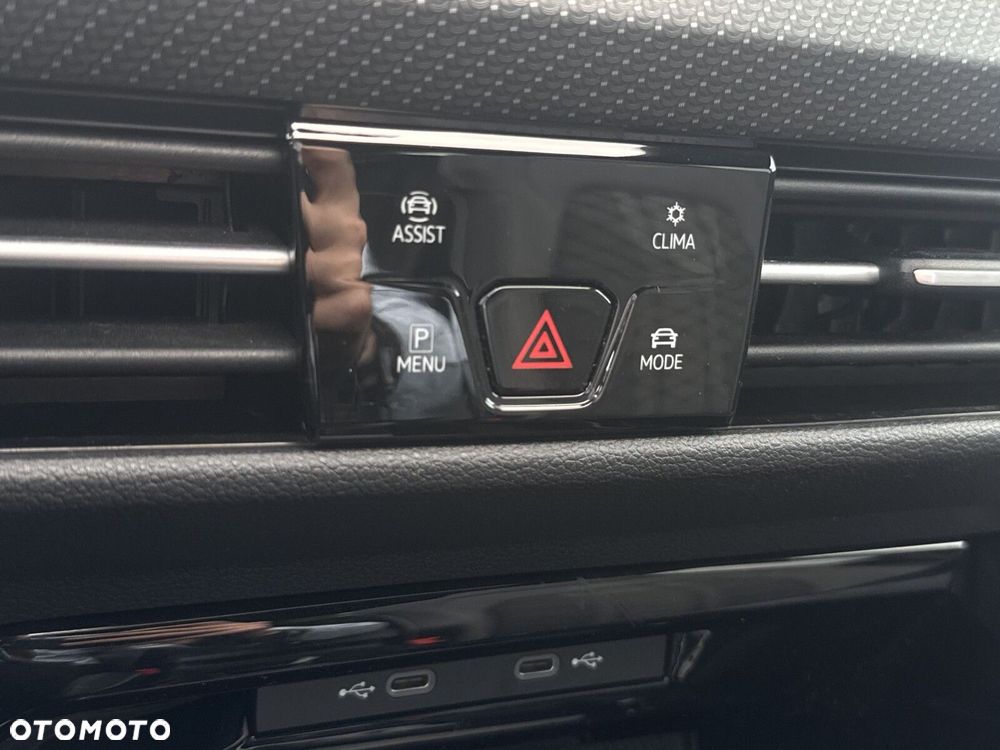 Volkswagen Golf 1.5 eTSI mHEV R-Line DSG - 22