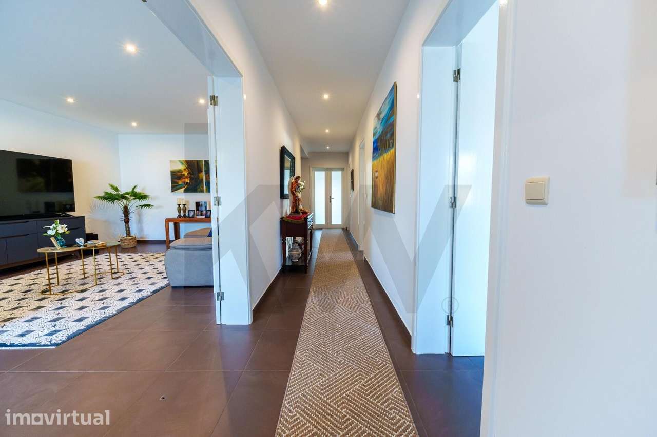 Moradia com 4 quartos,1 suíte, cozinha renovada e totalmente equipada, - Grande imagem: 5/40