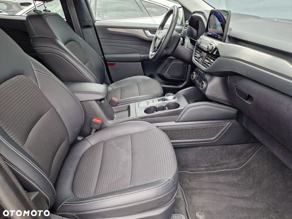 Ford Kuga - 37