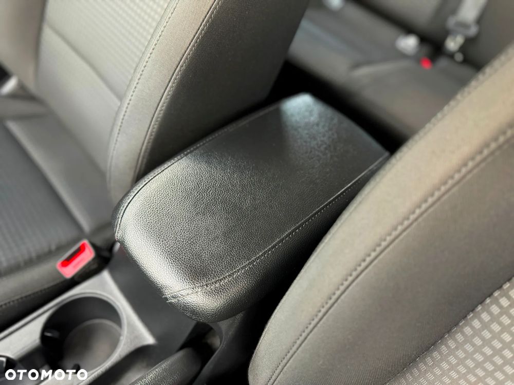 Kia Ceed - 34