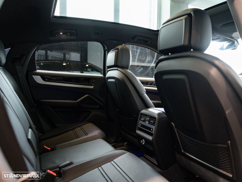 Porsche Cayenne Coupé E-Hybrid - 37