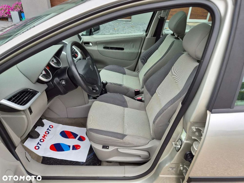 Peugeot 207 - 14
