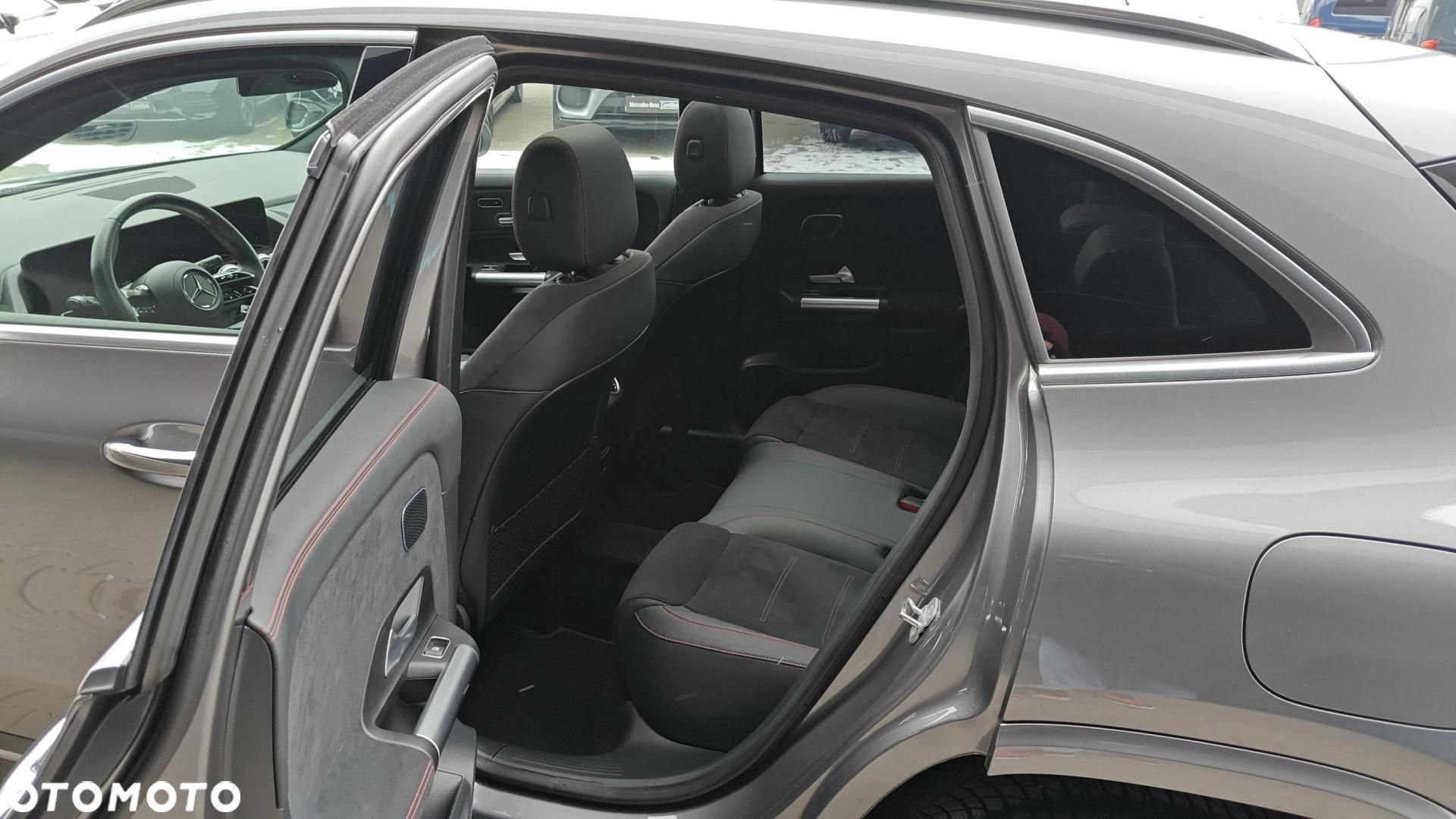 Mercedes-Benz GLA - 14