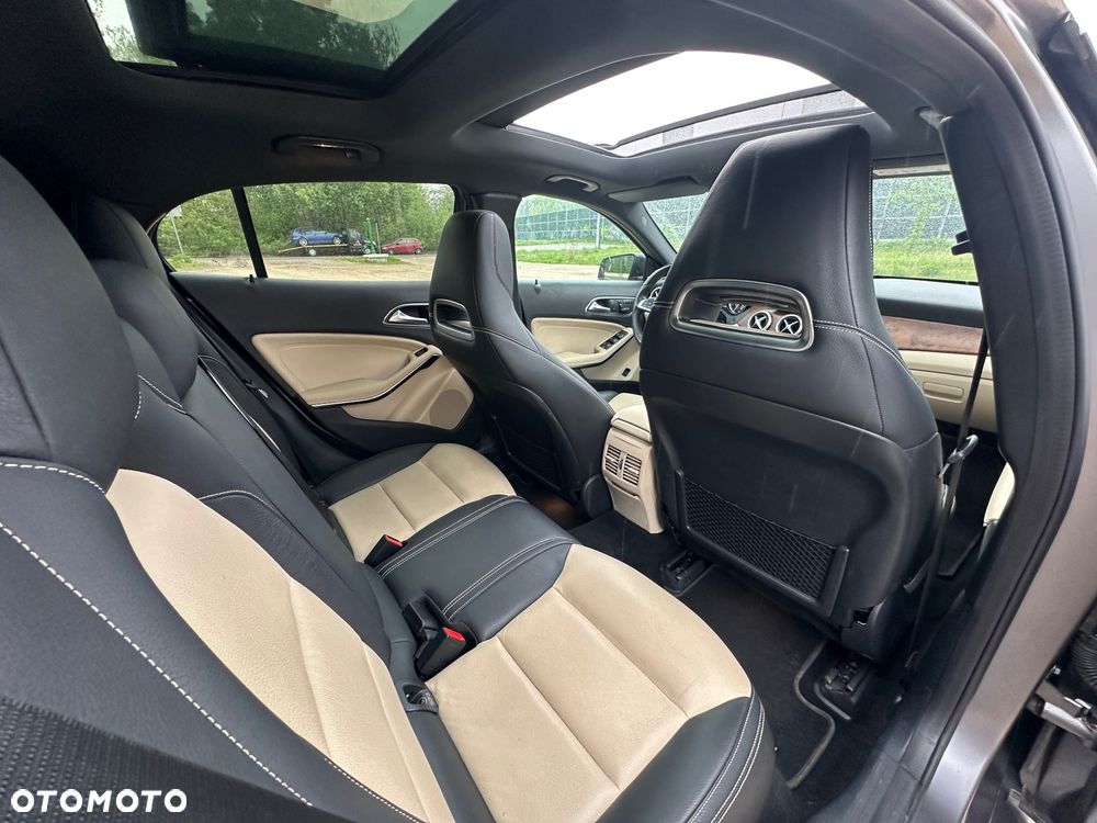 Mercedes-Benz GLA AMG 45 4Matic AMG Speedshift 7G-DCT - 29