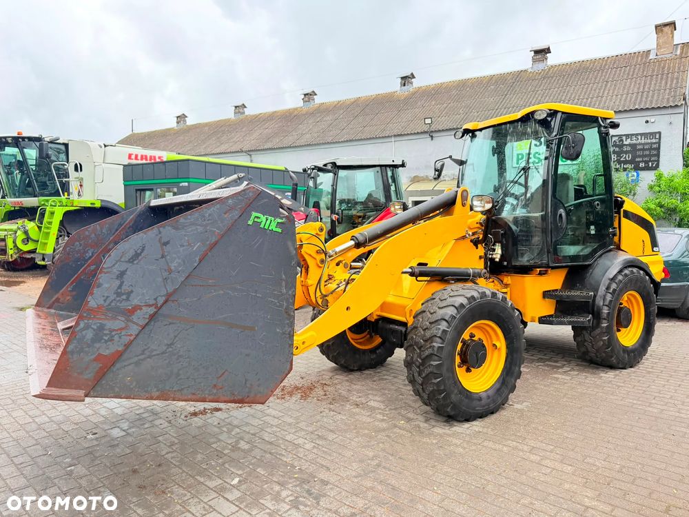 JCB 409 - 11