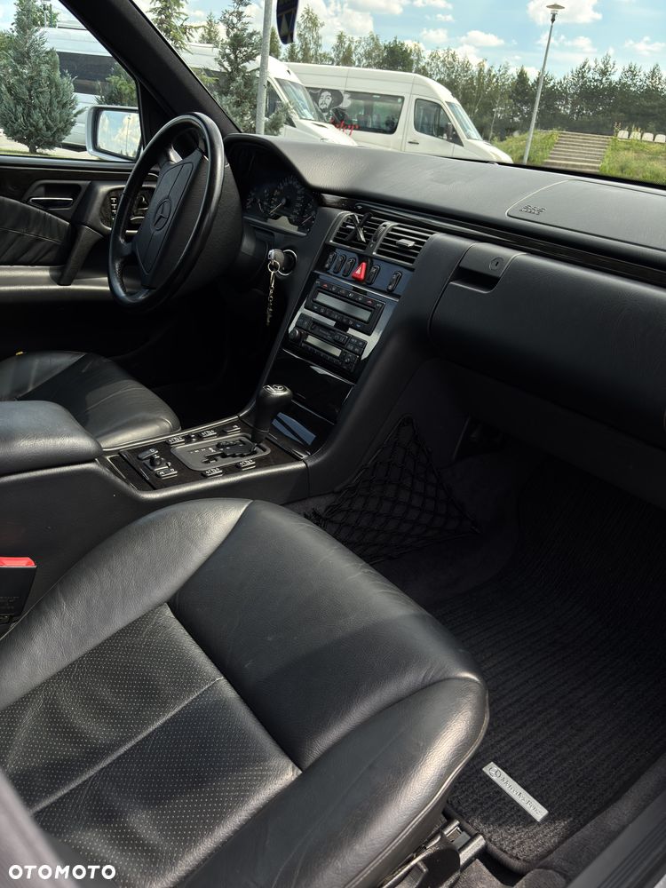 Mercedes-Benz Klasa E 320 T 4-Matic Avantgarde - 18