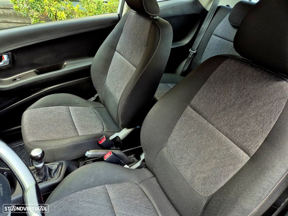 Kia Picanto 1.0 Fifa World Cup Edition - 31