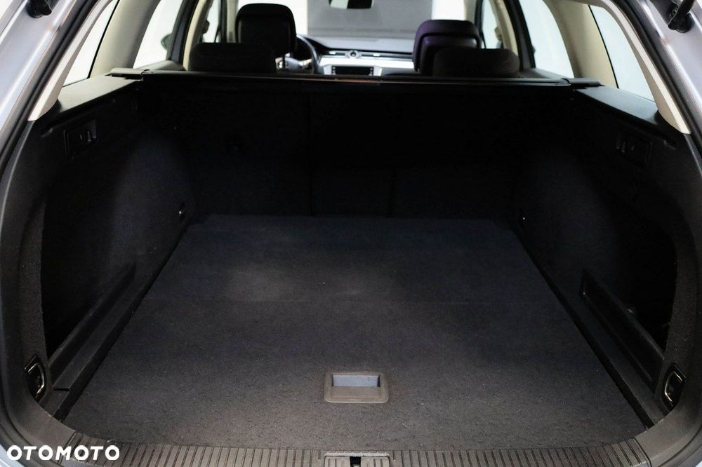 Volkswagen Passat - 22