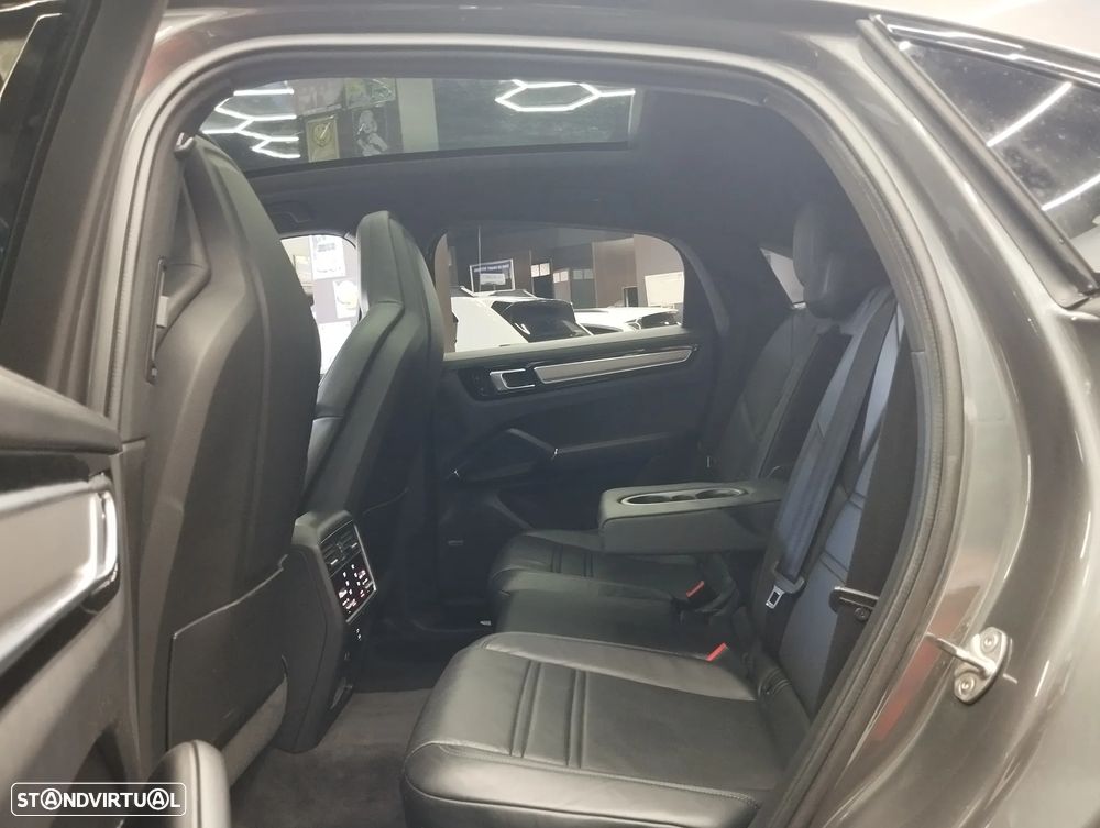 Porsche Cayenne Coupé E-Hybrid - 18