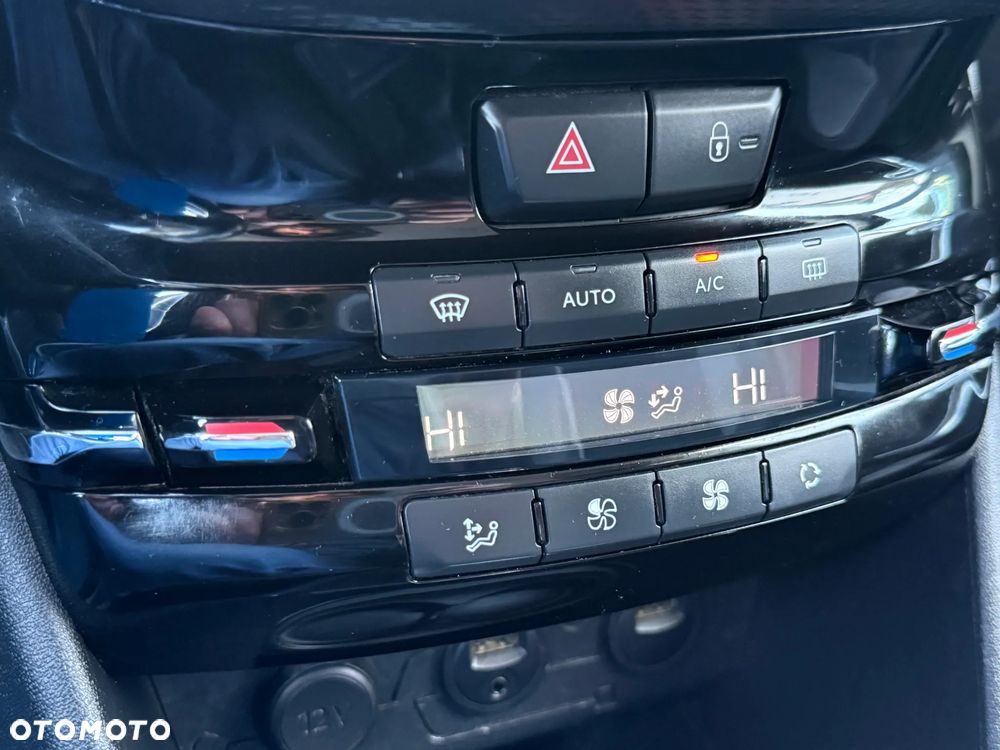 Peugeot 2008 PureTech 82 ETG5 STOP&START Allure - 12