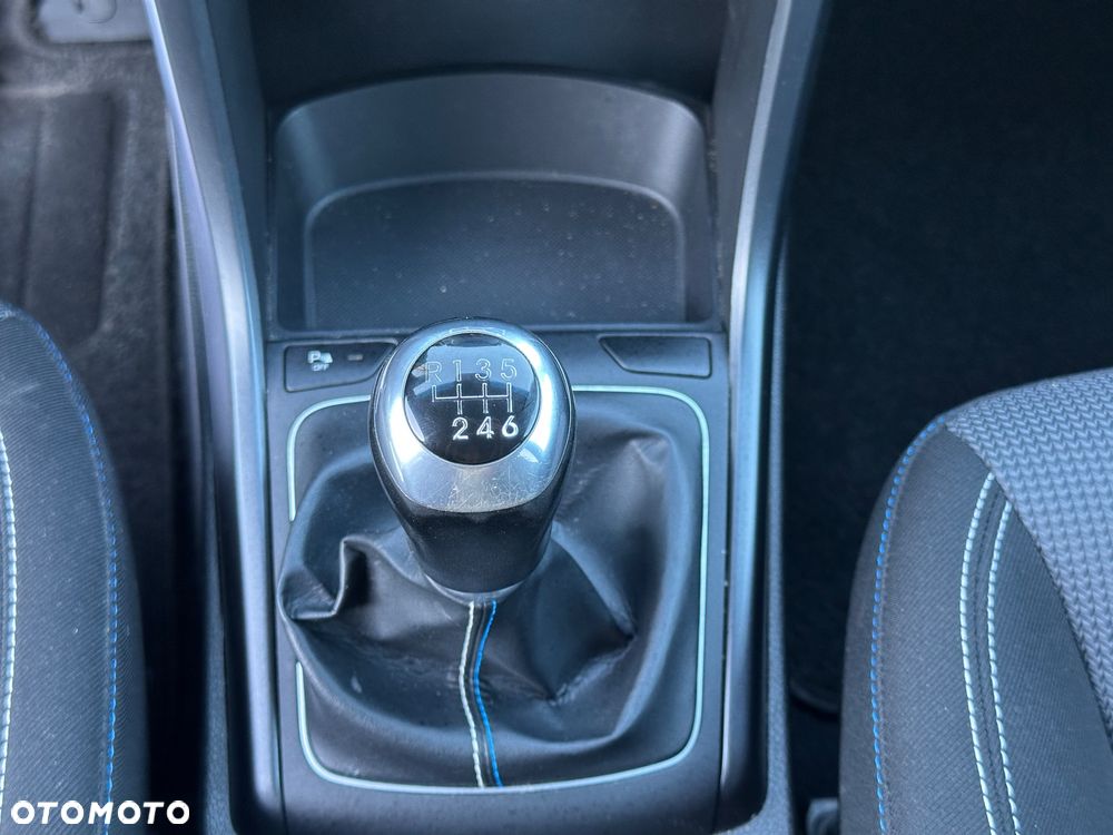 Hyundai i30 blue Kombi 1.6 GDi Passion - 24