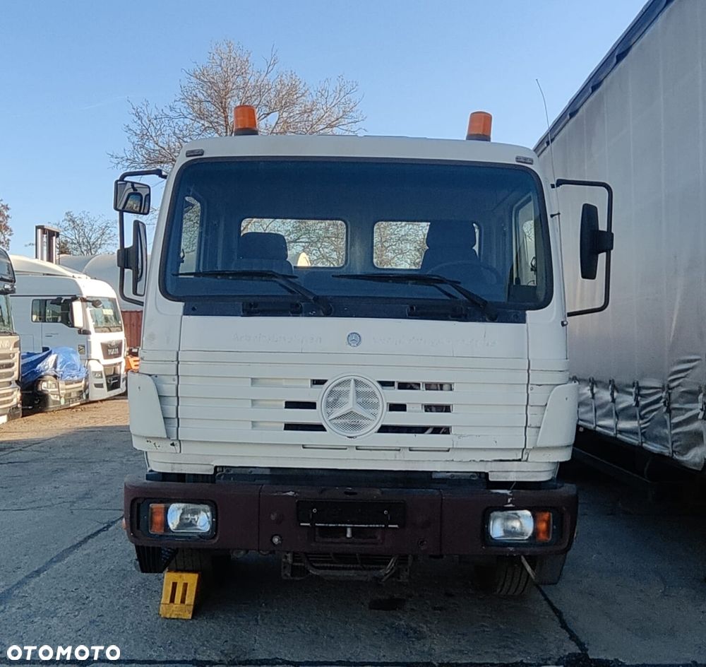 Mercedes-Benz 1827 - 17