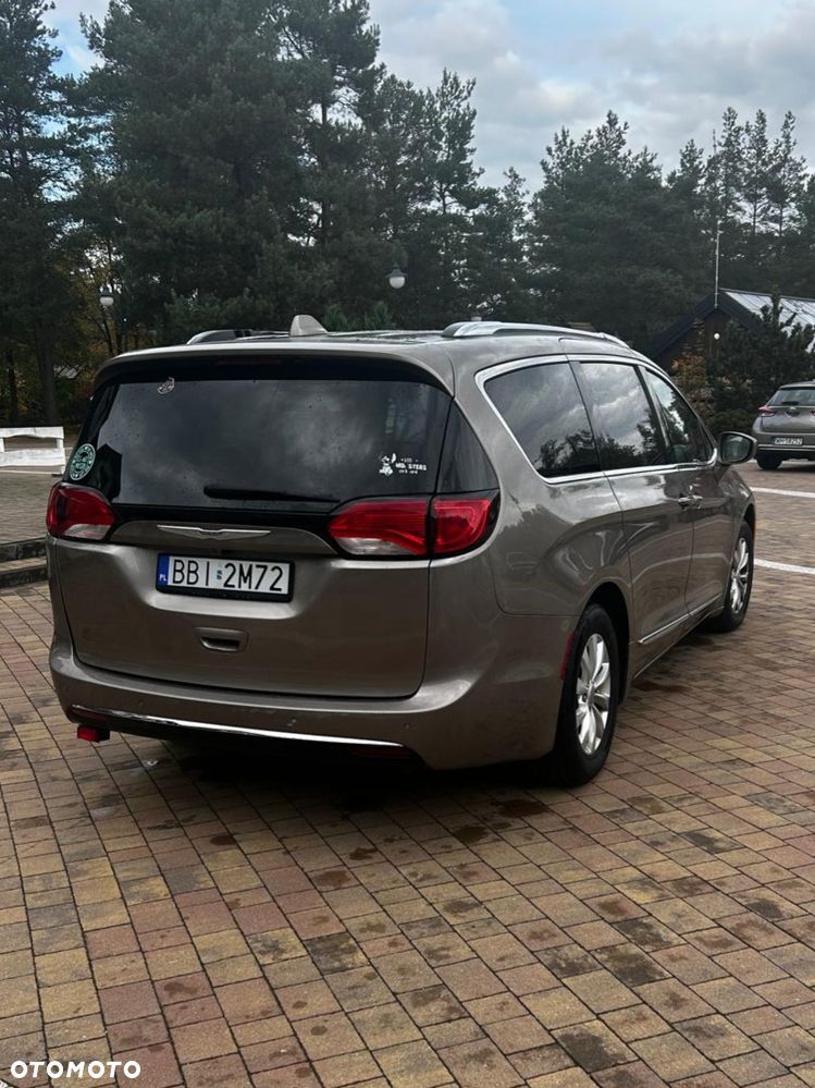 Chrysler Pacifica - 8