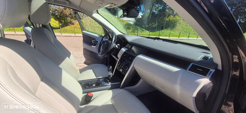 Land Rover Discovery Sport 2.0 eD4 HSE - 31