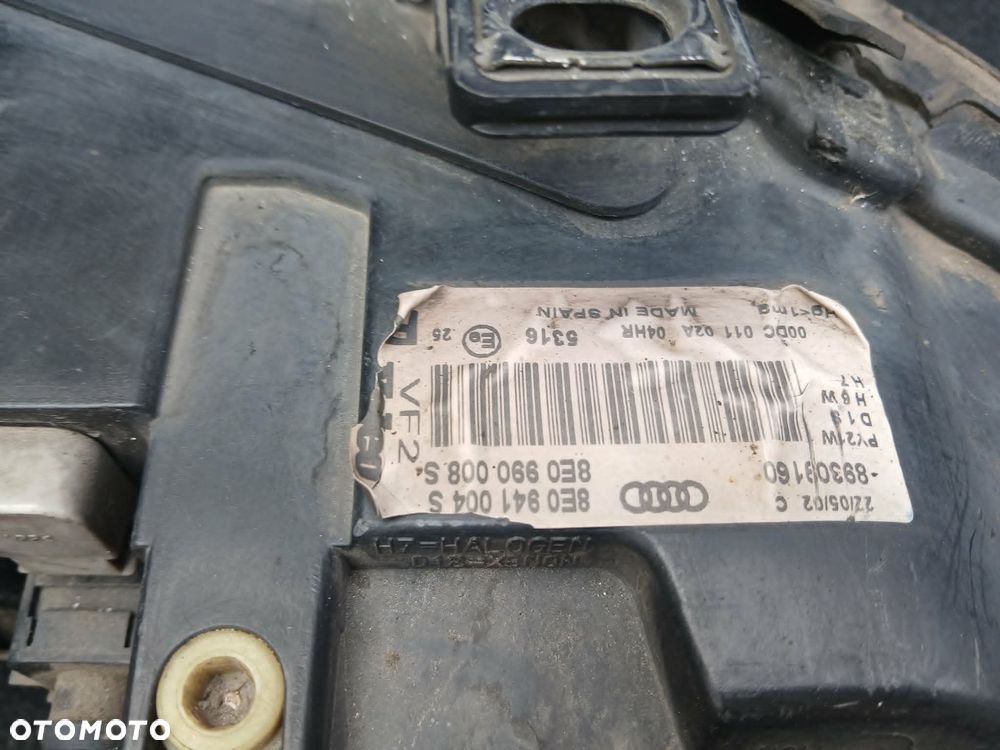 Audi A4 B6 lampa przednia prawa Xenon - 4