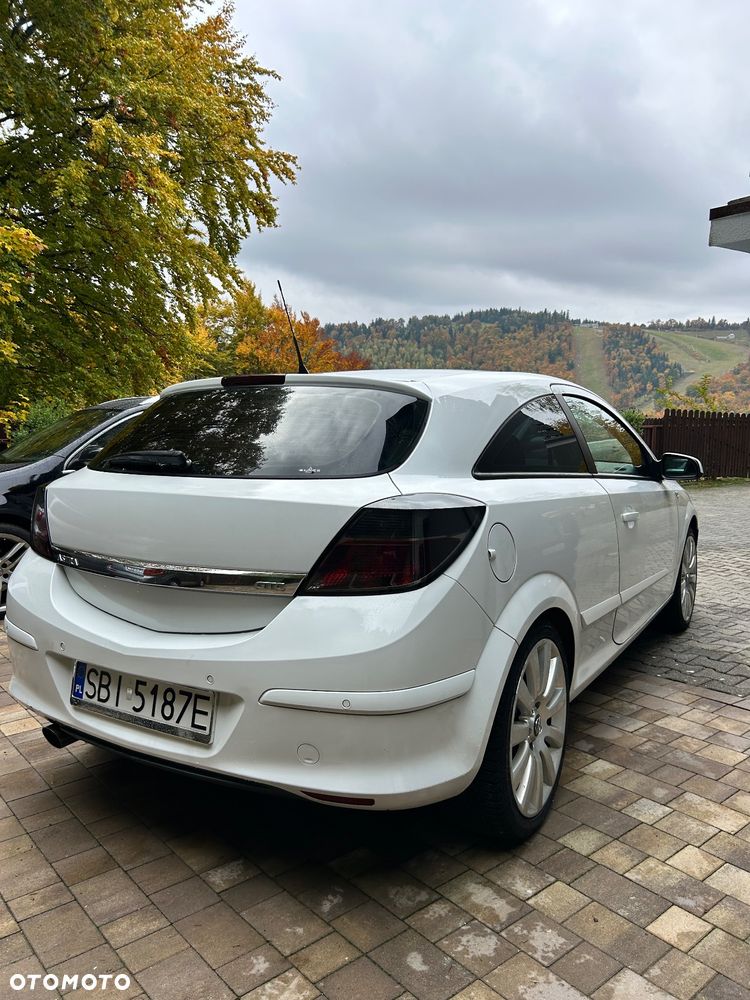 Opel Astra III GTC 1.8 Cosmo - 4