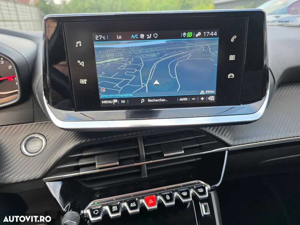 Peugeot 2008 PureTech 130 EAT8 GT Pack - 24