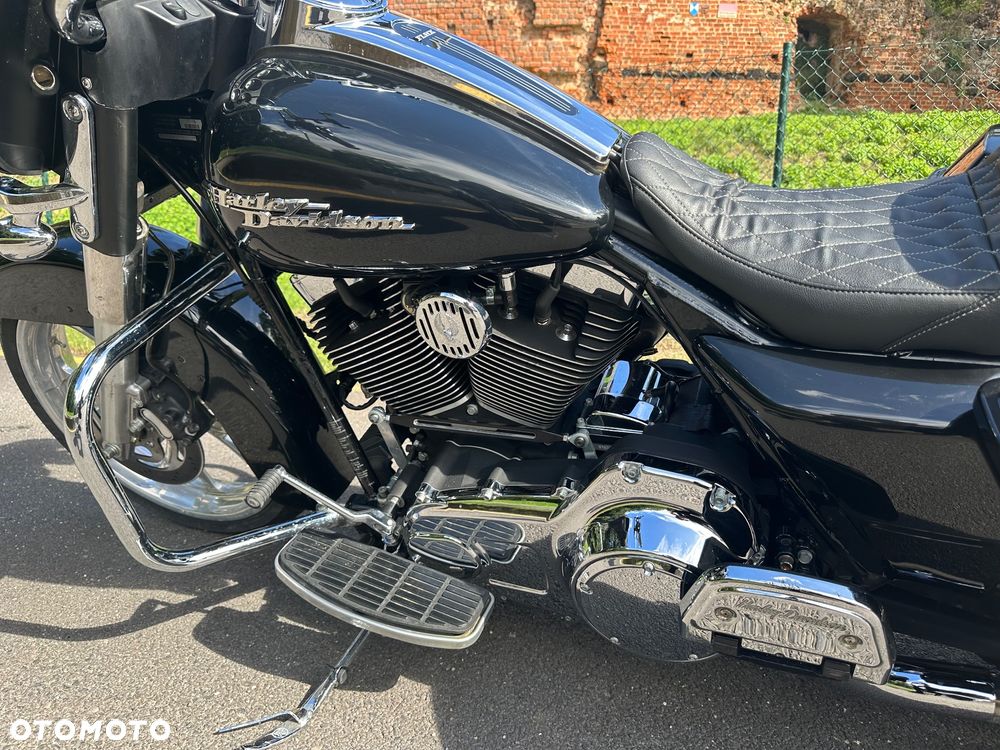 Harley-Davidson Touring Street Glide - 17