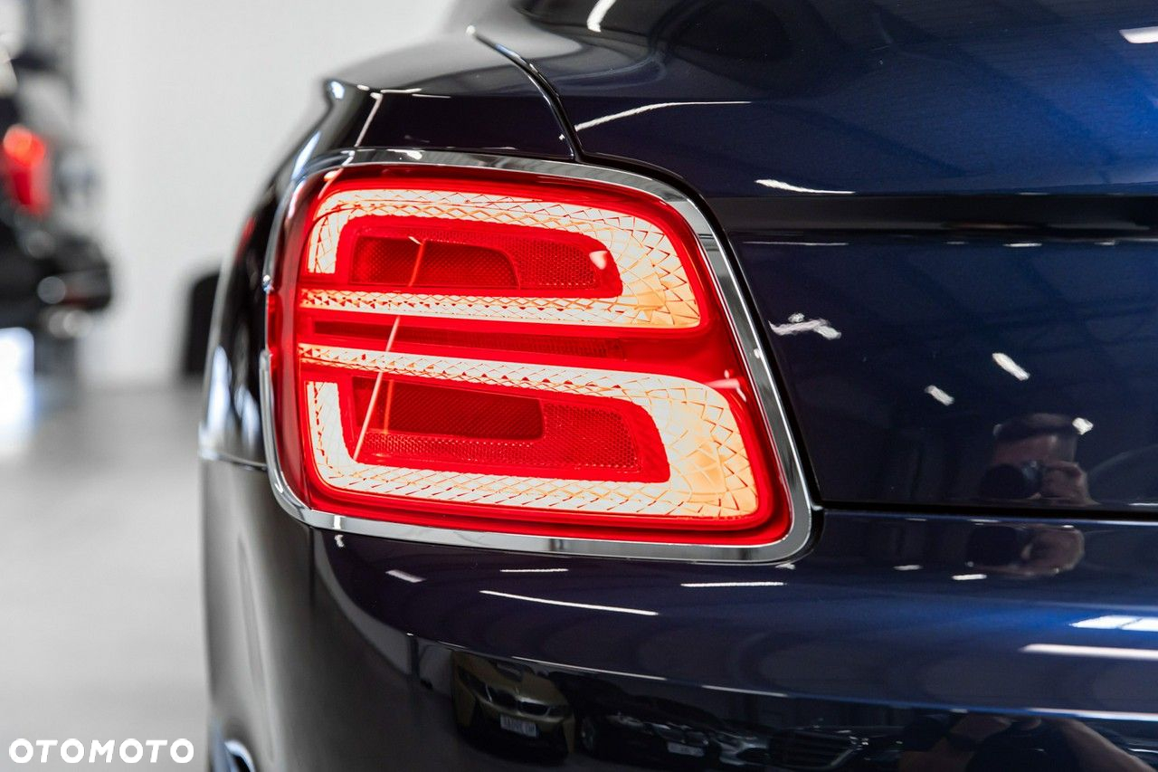 Bentley Flying Spur - 32