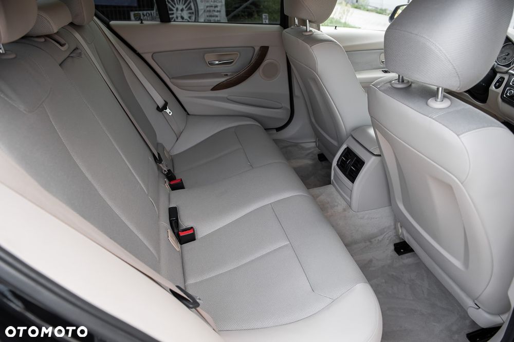 BMW Seria 3 320d Blue Performance Modern Line - 28