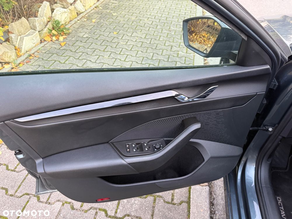 Skoda Octavia 2.0 TDI DSG Sportline - 14
