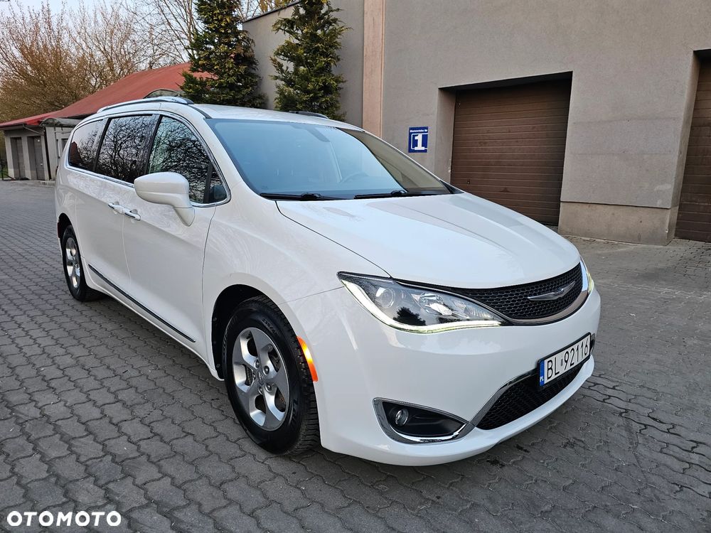 Chrysler Pacifica - 30