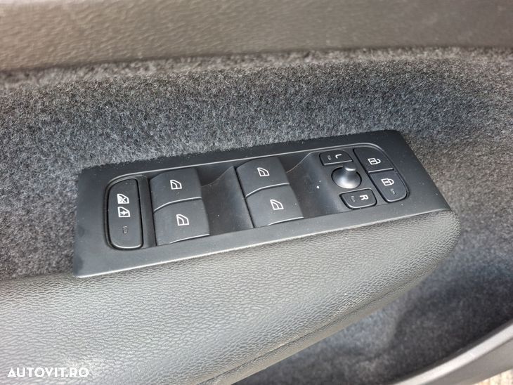 Volvo XC 40 T4 Recharge DKG Plus Dark - 30