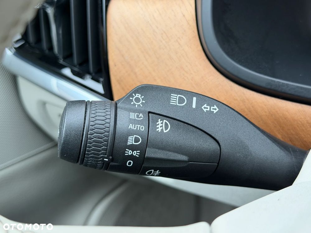 Volvo V90 D5 AWD Momentum Pro - 15
