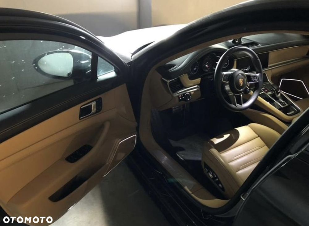 Porsche Panamera - 4