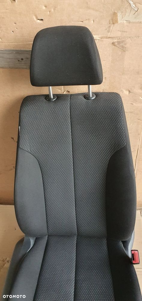 Fotel pasażera prawy przód przedni VW Passat B6 - 2
