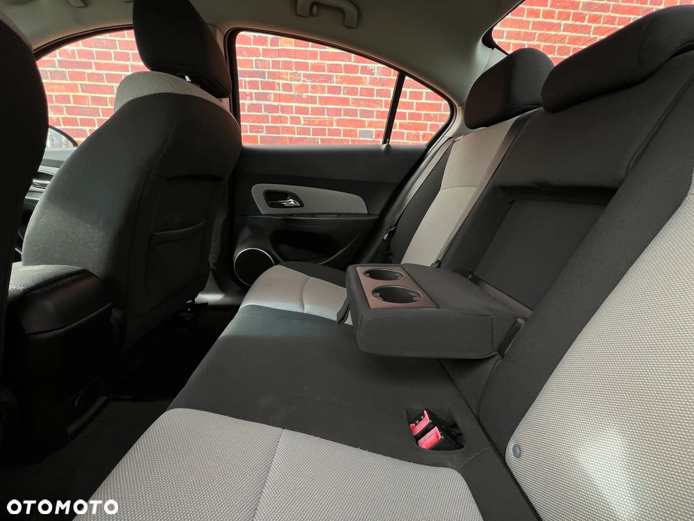 Chevrolet Cruze - 16