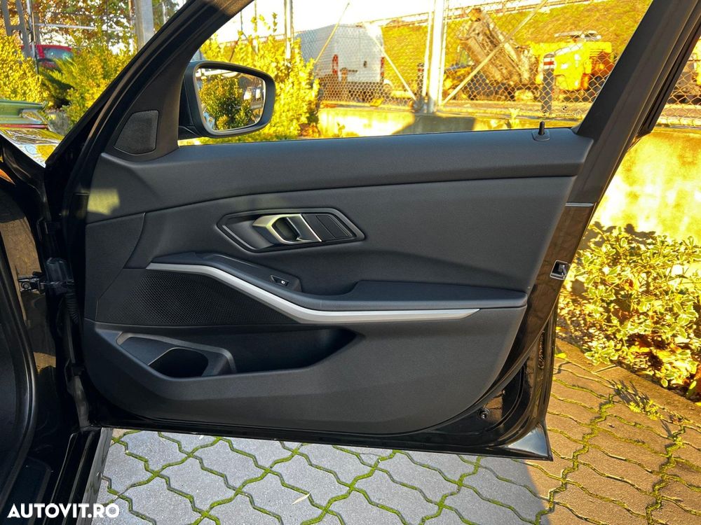 BMW Seria 3 318d Touring Aut. - 37