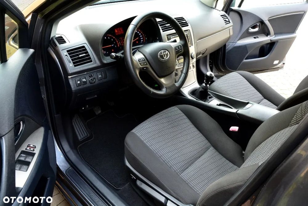Toyota Avensis 1.8 Sol plus NAVI - 6